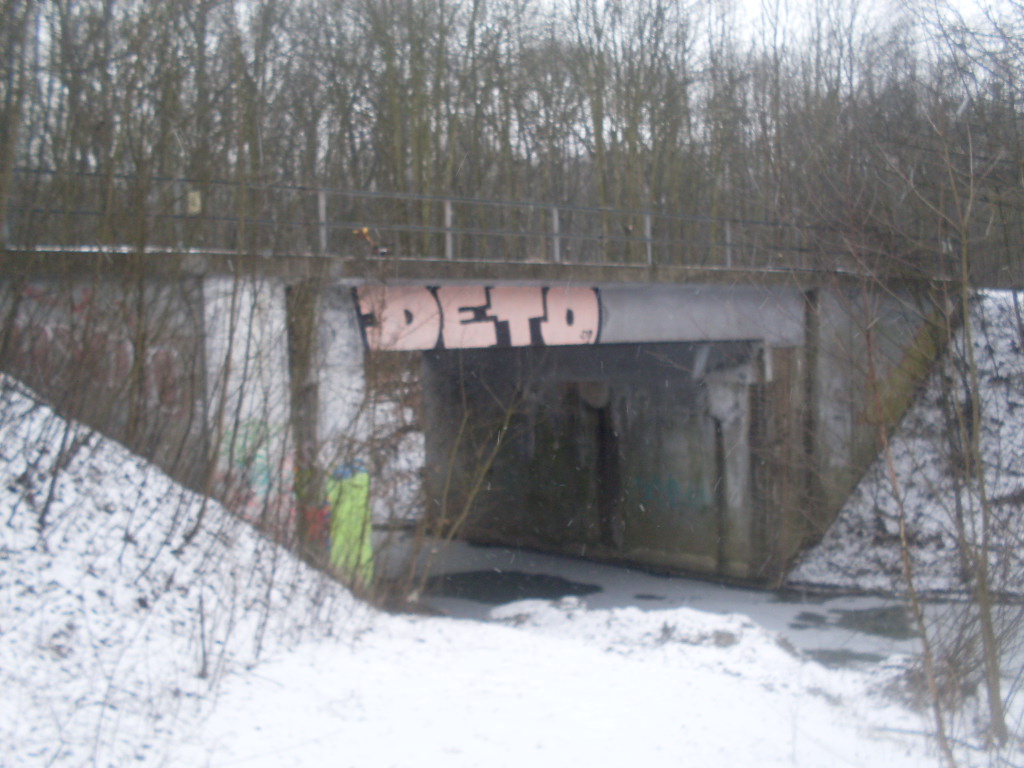073